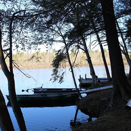 Tuxbury Pond Camping Resort Tiny House Murphy Саутгемптон Экстерьер фото