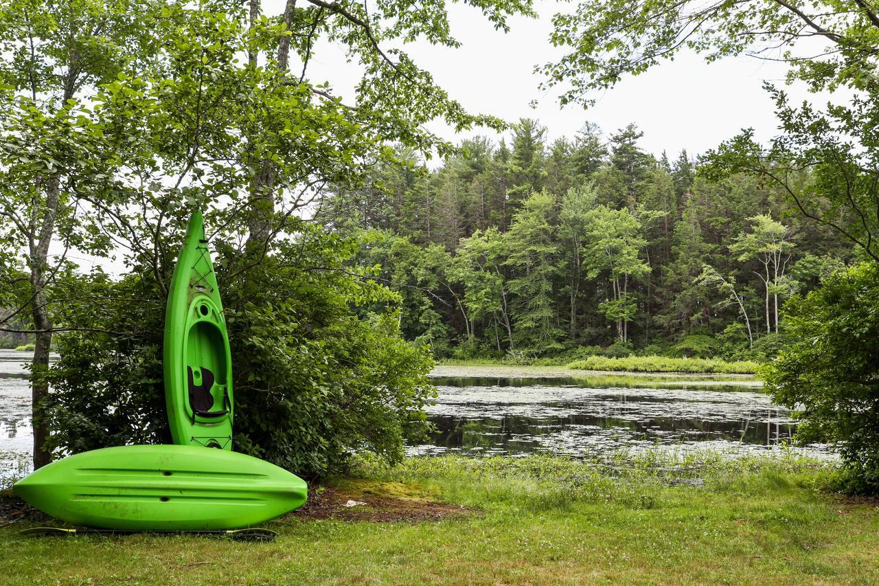 Tuxbury Pond Camping Resort Tiny House Murphy Саутгемптон Экстерьер фото