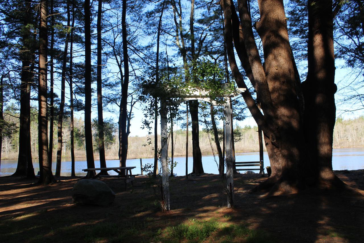 Tuxbury Pond Camping Resort Tiny House Murphy Саутгемптон Экстерьер фото